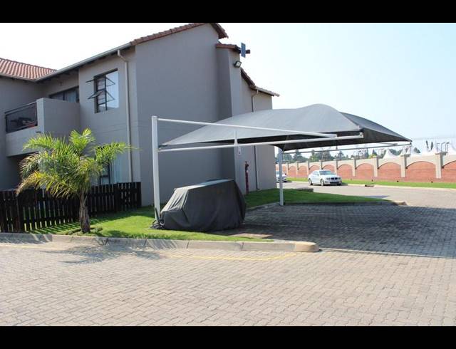 2 BEDROOM TOWNHOUSE FOR SALE IN BRENTWOOD PARK